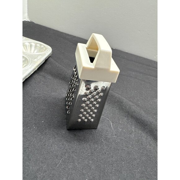 Miniature 2" Cheese Grater & Vintage Aluminum Mini Daisy Cupcake Pan Baking Toy - Picture 11 of 11